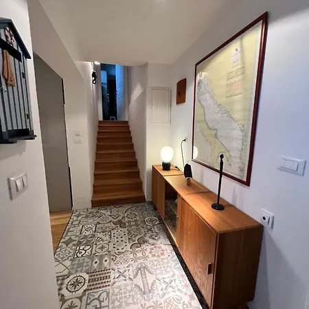 Dreamtime - One Badroom And 1 Livingroom Apartment *