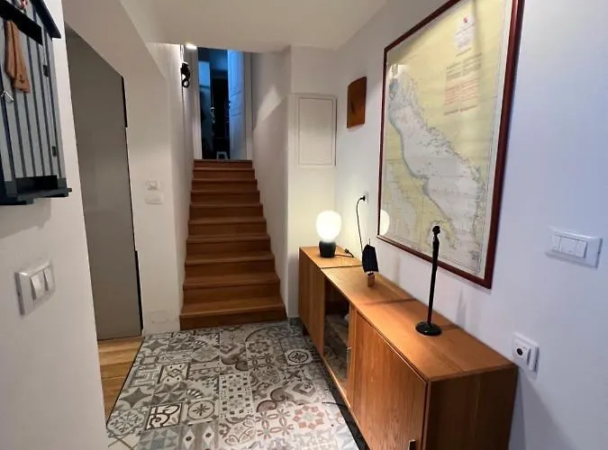 Dreamtime - One Badroom And 1 Livingroom Apartment *