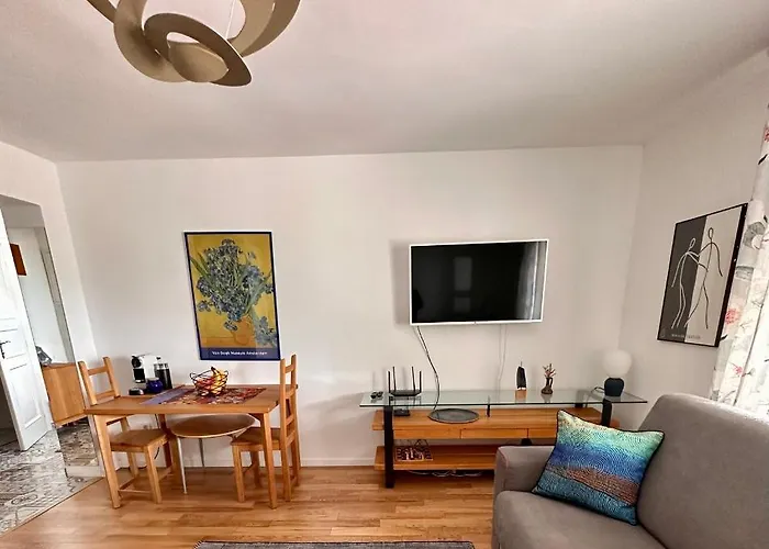 Dreamtime - One Badroom And 1 Livingroom Apartment *